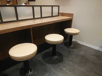 店内席 立ち食いそば 東京駅そばいち