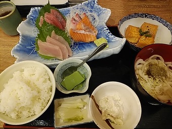 磯丸水産 新橋駅前店 ランチ 刺身定食