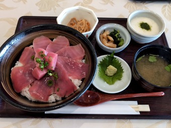 本鮪丼ハーフサイズ ランチ 泉カントリー倶楽部 本マグロ丼