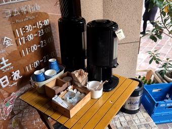 コーヒー 店頭ランチコムギラボ 汐留新橋イタリア街 小麦ラボ