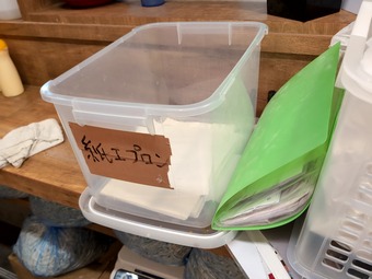 紙エプロン 新橋 えどもんど ラーメン