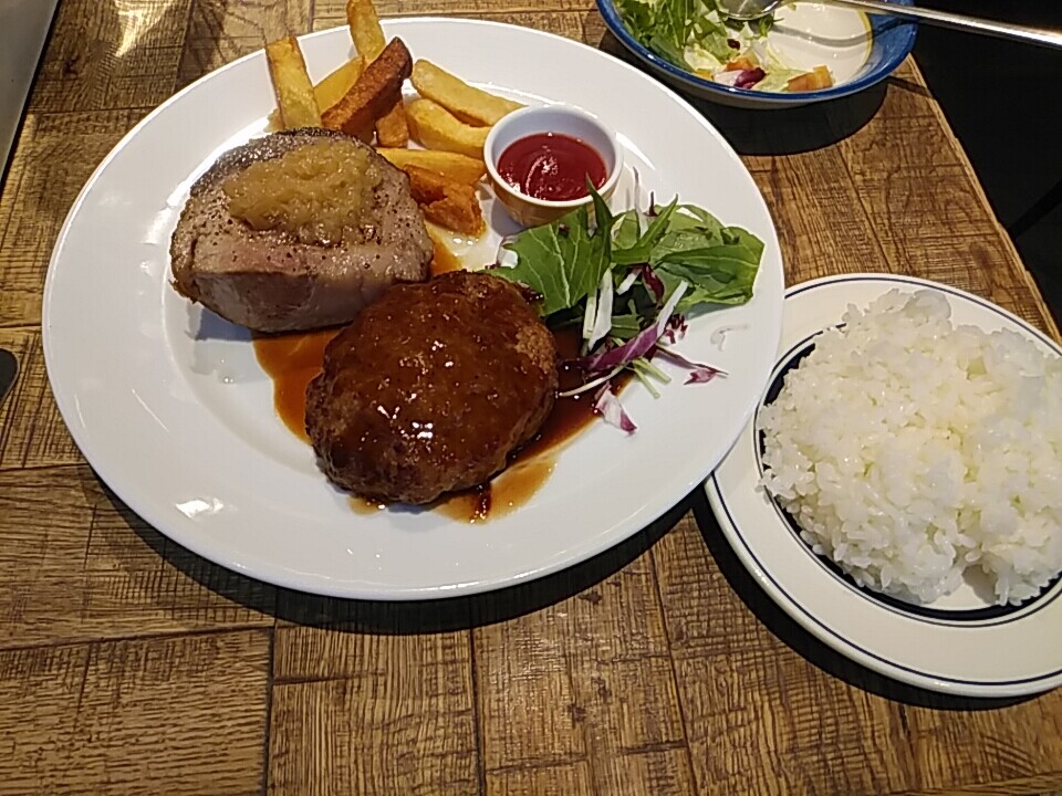 銀座 デリリウムカフェ ハンバーグとイベリコポークジンジャー 10円 税抜 肉肉ボリューミー 汐留 新橋 銀座 B級 ランチ グルメ