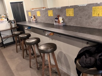 店内 カウンター 汐留新橋 油そば専門店 ふぶき