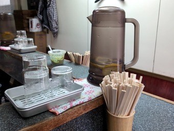 店内レモン水 浅草橋ひさご 立ち食いそば 自家製麺