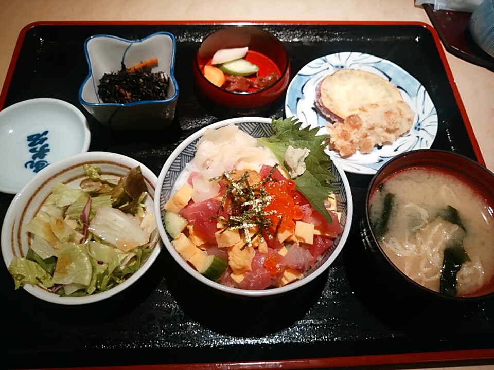 さかな一番 築地店 海鮮ばらちらし 700円 500円 ランチパスポート 汐留 新橋 銀座 B級 ランチ グルメ