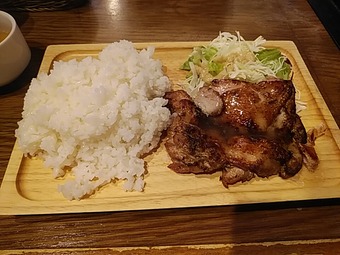 新橋クイーンオブチキンズ ランチ ロティサリーチキンプレート