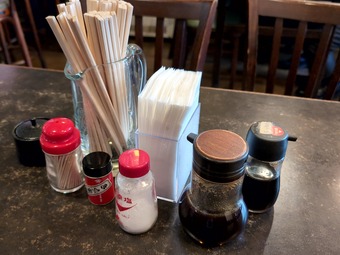 卓上アイテム 七味 ソース 人形町 小春軒 こはるけん 洋食老舗