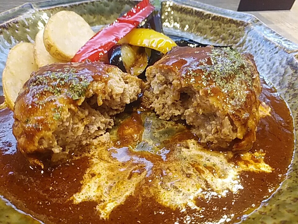 新橋 こやまん家 ハンバーグ 900円 コツゴツ仕様美味い スープは あれれ 意外な展開で満足 汐留 新橋 銀座 B級 ランチ グルメ 新橋 こやまん家 ハンバーグ 900円 コツゴツ仕様美味い スープは あれれ 意外な展開で満足 汐留 新橋 銀座 B級 ランチ グルメ