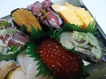 新橋 立食い寿司根室は華丸 テイクアウト 春お持帰り 松