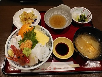 ニュー新橋ビル ユック 新橋店 ランチ海鮮丼