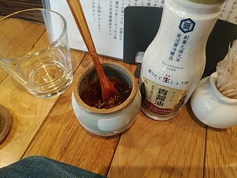 新橋ランチ 山本のハンバーグ ランチ 羽釜ご飯 食べる辣油