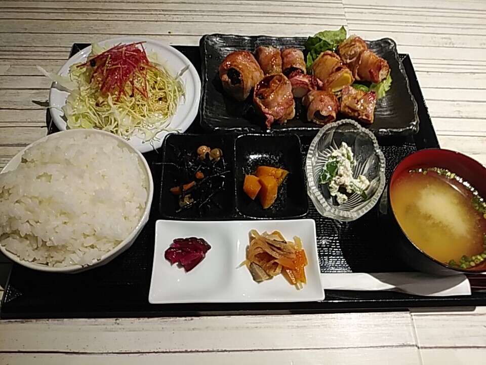 新橋 やさい道場 道場定食 1000円 野菜の肉巻き 美味い 汐留 新橋 銀座 B級 ランチ グルメ 新橋 やさい道場 道場定食 1000円 野菜の肉巻き 美味い 汐留 新橋 銀座 B級 ランチ グルメ