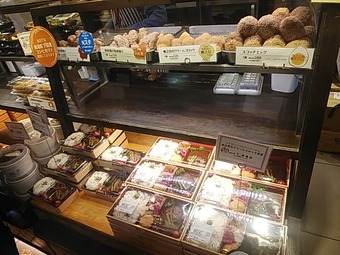 店頭 東京駅改札内 つばめグリルDELI エキュート東京店