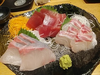 刺身3点盛り合わせ 鳥まつ 浜松町本店 コース 呑み放題付き