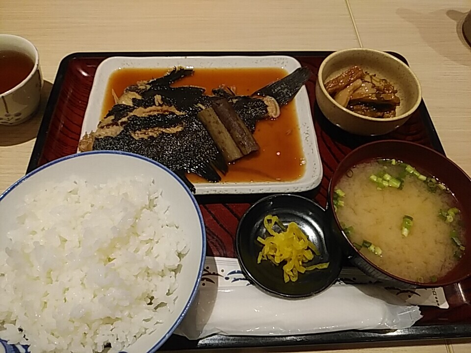 京矢 新橋店 煮魚定食 900円 いいっすよ 京矢の真骨頂は夜にある 銘柄日本酒が超 豊富 汐留 新橋 銀座 B級 ランチ グルメ
