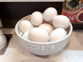 生卵サービス 淡路町 牛肉そばつけ麺 為セバ成ル なせばなる