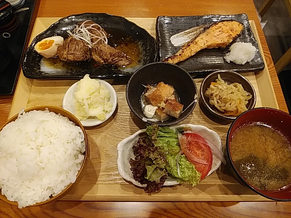 新橋 魚焼男 さかなやきお 本店ランチ 大満足定食 正に大満足 肉と魚を堪能できる 諸々お替り可良心的 1000円 汐留 新橋 銀座 B級 ランチ グルメ