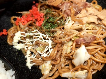 豚焼きそば卓上施しニュー新橋ビル 大阪焼きそば専門店 頂上てっぺん