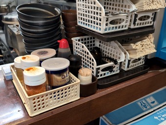 店内 かしわや 立ち食いそば東急東横線 世田谷線 三軒茶屋駅 駅そば