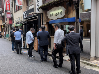 店頭混み そば湯 京橋 恵み屋 路面 立ち食いそば名店