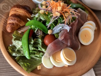 ゴルフ飯 生ハムのシザーサラダデニッシュ 成田東カントリークラブ