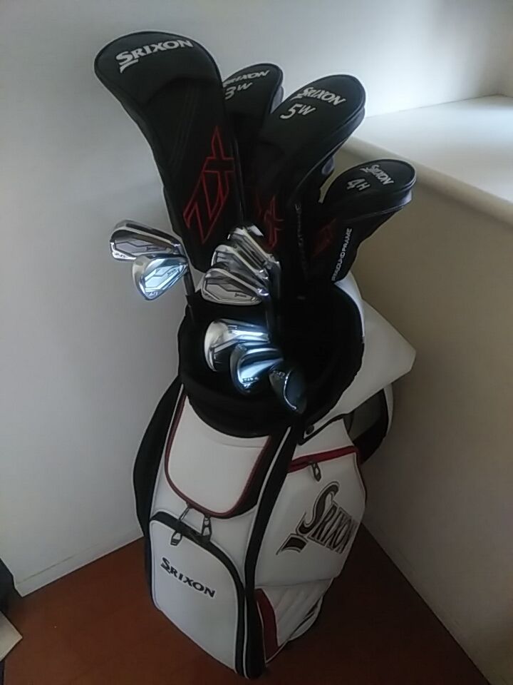 ゴルフ】キャディバッグもSRIXON（スリクソン）で揃えた。デザイン良い