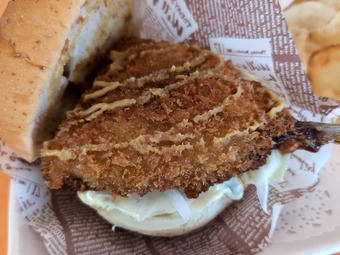 ランチ追加0円 アジフライのタルタルバーガー 鴨川CC