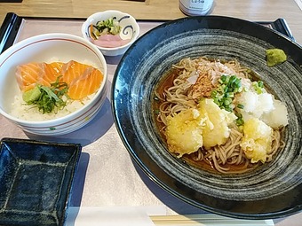 長太郎カントリークラブ 千葉 ランチ おろし蕎麦とサーモン丼