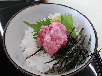 相武カントリー倶楽部 昼飯 秋茄子と牛肉のぶっかけ蕎麦 小丼