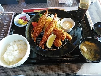 潮来カントリー倶楽部 昼飯 海老フライ& 牡蠣フライ膳