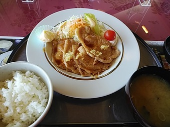 グレンオークスCC 昼飯 国産ポークの生姜焼き膳
