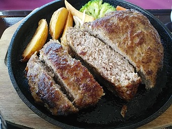 栃木プレステージカントリークラブ ポンドハンバーグ 厚い