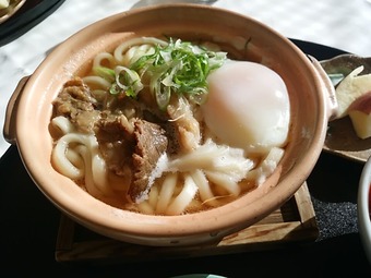 ゴルフ 東急700 ランチ 牛すじ煮込みうどん