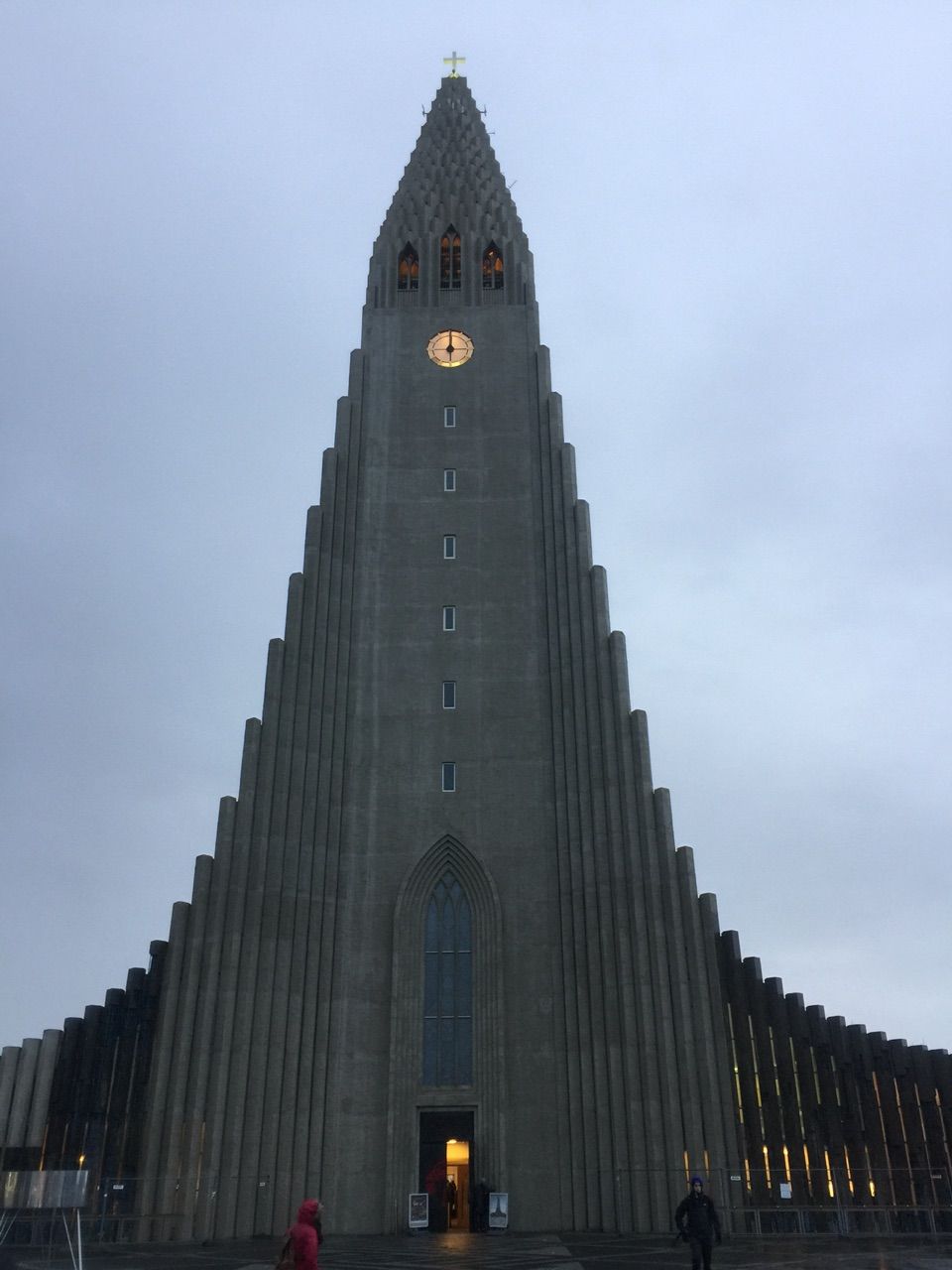 アイスランドで一番高いビル 何階建てで 1泊おいくら ののさんのハーバード絵日記