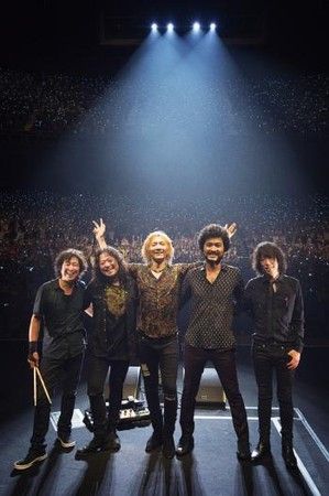 吉井和哉 新作で美空ひばり オジー オズボーンらをカバー Joe S Rock N Roll Life 吉井和哉 新作で美空ひばり オジー オズボーンらをカバー Joe S Rock N Roll Life