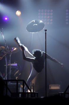 吉川晃司、30周年記念シングルコレクション『SINGLES+』の詳細決定