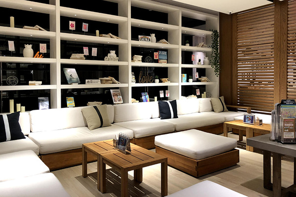 LeaLea Waikiki Club Lounge 3