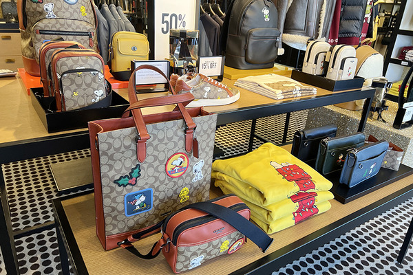 ワイケレのコーチで長財布 3
