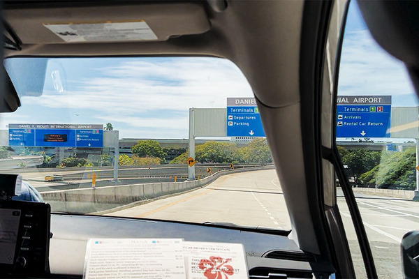 ハナタクシーでホノルル空港へ 2