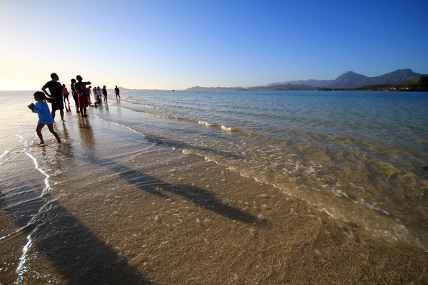 天国の海カネオヘサンドバー10年の水位 2014