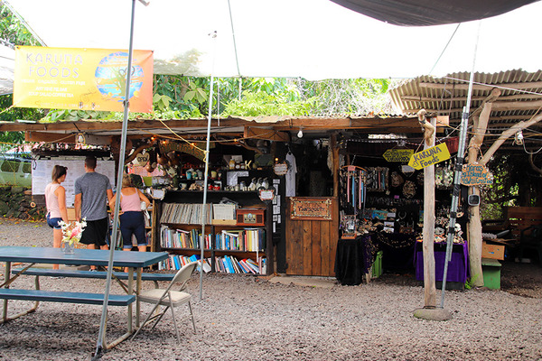 Uncle Robert's Awa Bar and Farmers Market 4