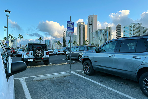 アラワイボートハーバーの駐車場は安い 4