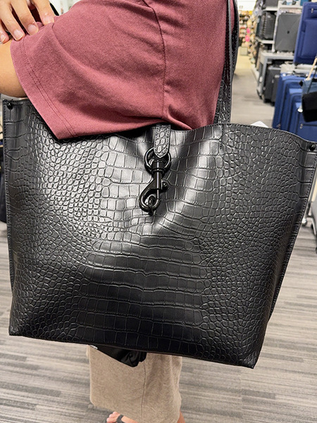 ワイキキクヒオ通りのノードストロームラック 6