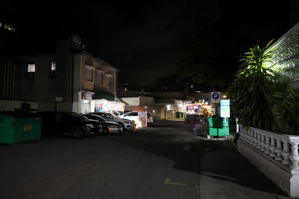 ワイキキの路地にできた屋台村 2