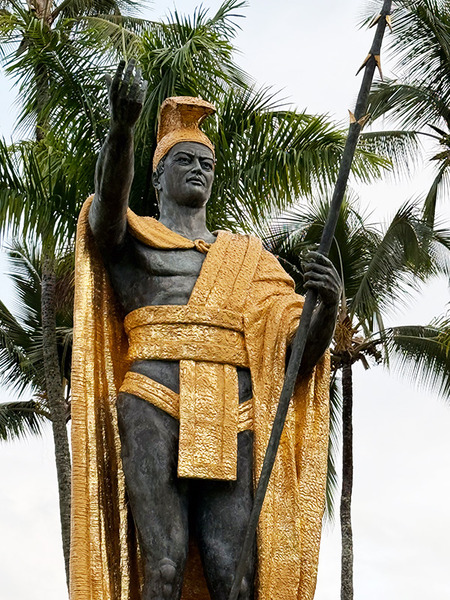 ヒロの街のカメハメハ大王像 6