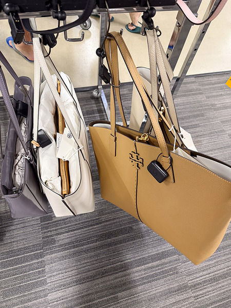 ワイキキクヒオ通りのノードストロームラック 5