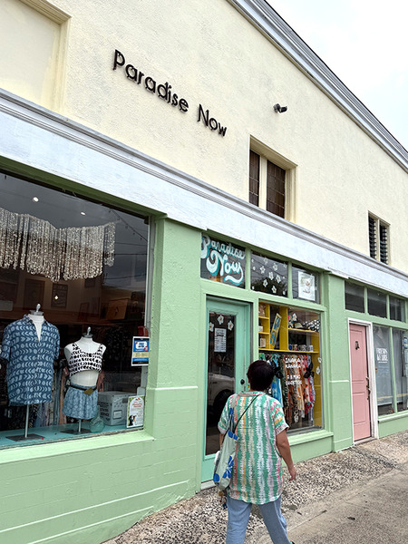 マウイ島ワイルク発のオシャレショップ、Paradise Nowへ!ハワイの植物柄アパレルとローカルアートが素敵なお店