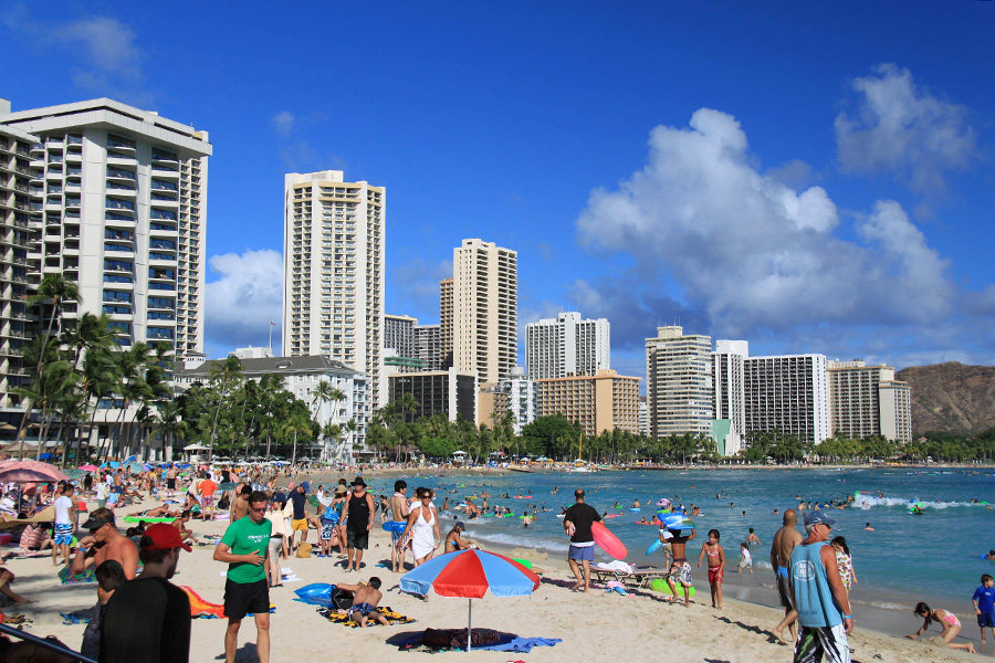 ハワイ・オアフ島の観光客数の削減を目指す計画が観光局で承認されたってどういうこと？ 一日・ 一ハワイ ハワイブログ