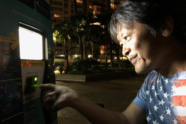 夜にレンタルサイクルBIKIビキでホールフーズクイーンまで行く 1