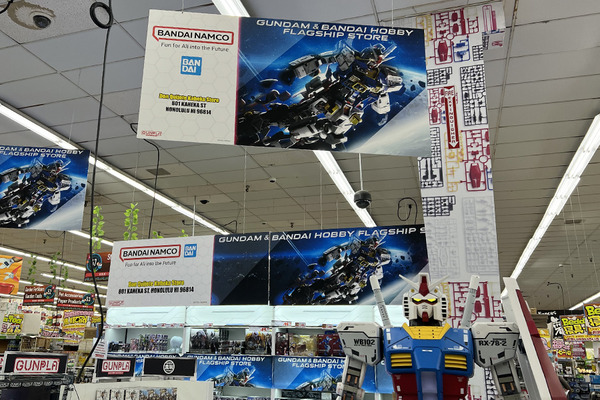ハワイのドンキホーテでガンダム 6